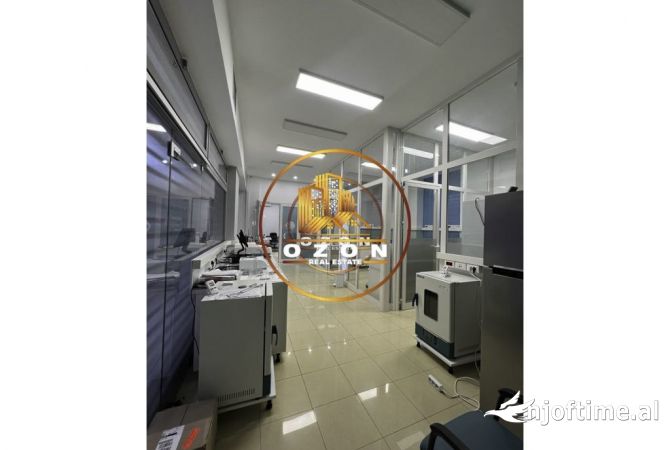 Ambiente Commerciale in Vendita 1+1 a Tirana - 330,000 Euro