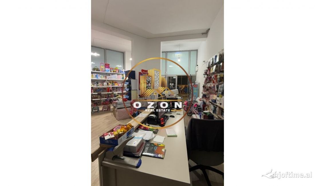 Shitet biznesi ( Kancelari ) buze rruge , ne Astir!