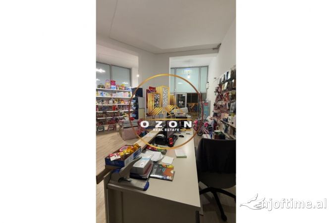 Ambiente Commerciale in Vendita 1+1 a Tirana - 2,000,000 Leke