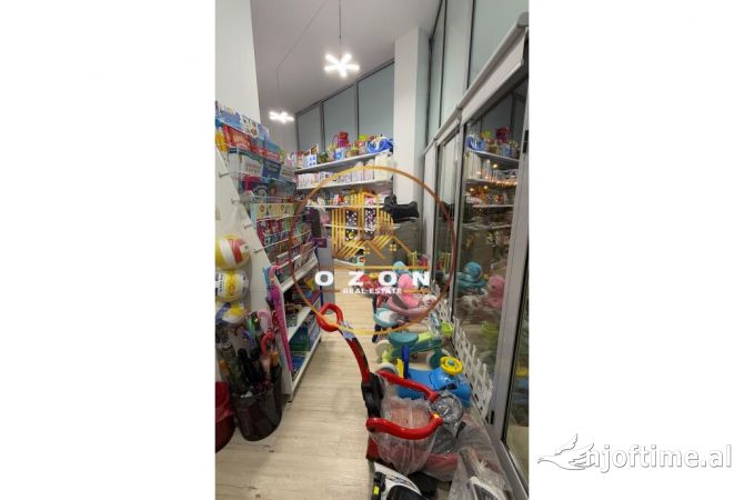 Shitet biznesi ( Kancelari ) buze rruge , ne Astir!