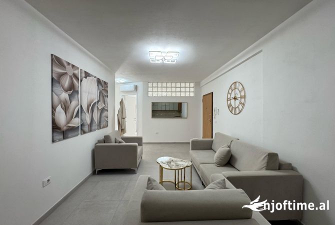 Shtepi me qera Apartament ne Tirane, 2+1, Mobilimi Pjeserisht e mobiluar, Pagesa 600  Euro.