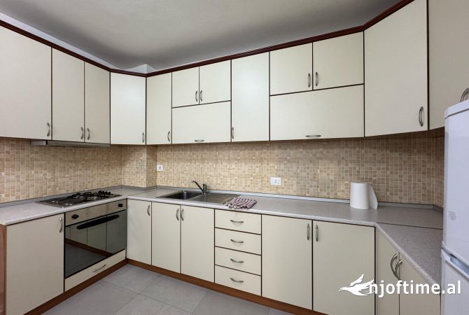 Shtepi me qera Apartament ne Tirane, 2+1, Mobilimi Pjeserisht e mobiluar, Pagesa 600  Euro.
