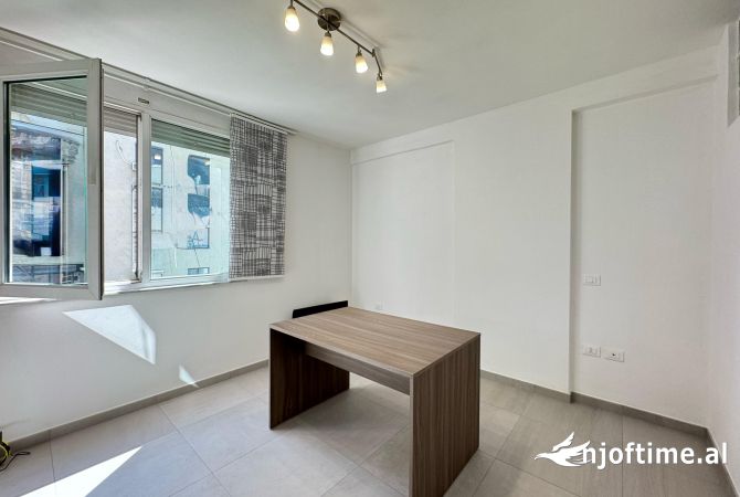Shtepi me qera Apartament ne Tirane, 2+1, Mobilimi Pjeserisht e mobiluar, Pagesa 600  Euro.