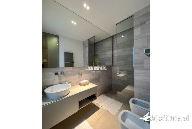 Shtepi ne shitje Penthose(kati i fundit panoramik) ne Tirane, 3+1, Mobilimi E mobiluar, Pagesa 650,000  Euro.