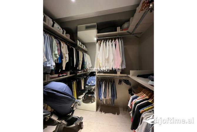 Shtepi ne shitje Penthose(kati i fundit panoramik) ne Tirane, 3+1, Mobilimi E mobiluar, Pagesa 650,000  Euro.