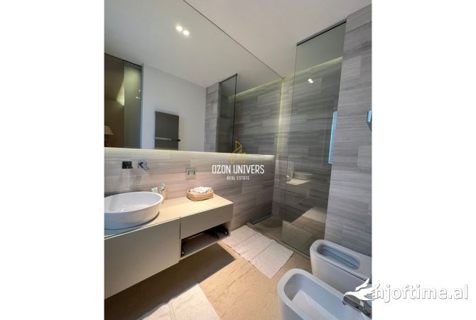 Shtepi ne shitje Penthose(kati i fundit panoramik) ne Tirane, 3+1, Mobilimi E mobiluar, Pagesa 650,000  Euro.