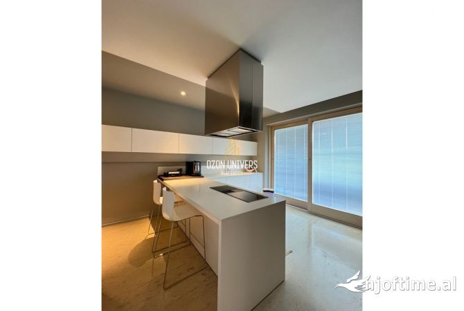 Shtepi ne shitje Penthose(kati i fundit panoramik) ne Tirane, 3+1, Mobilimi E mobiluar, Pagesa 650,000  Euro.