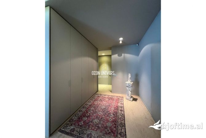 Shtepi ne shitje Penthose(kati i fundit panoramik) ne Tirane, 3+1, Mobilimi E mobiluar, Pagesa 650,000  Euro.