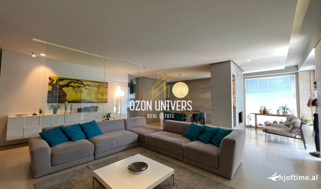 Shtepi ne shitje Penthose(kati i fundit panoramik) ne Tirane, 3+1, Mobilimi E mobiluar, Pagesa 650,000  Euro.