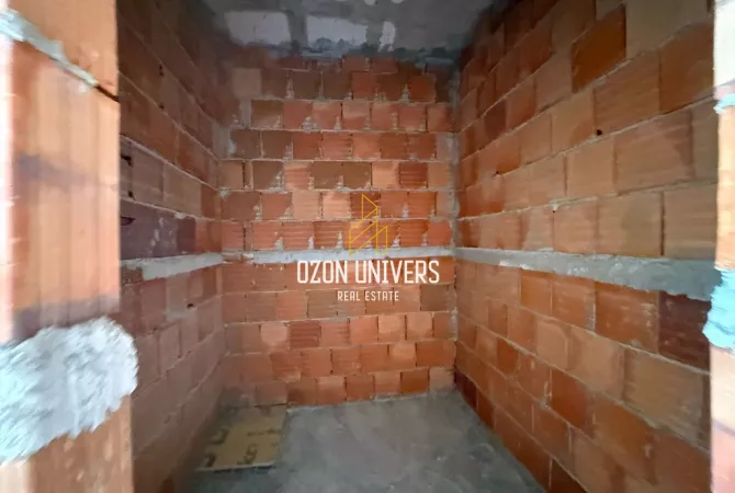 Shtepi ne shitje Apartament ne Vlore, 1+1, Mobilimi Bosh, pa mobiluar, Pagesa 248,000  Euro.