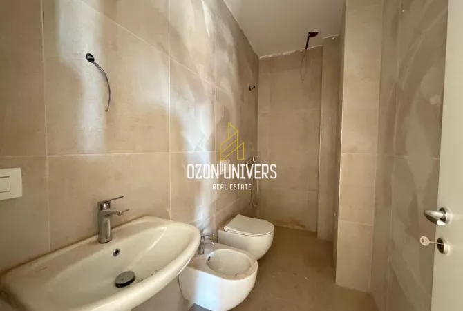 Shtepi ne shitje Apartament ne Tirane, 2+1, Mobilimi Bosh, pa mobiluar, Pagesa 328,440  Euro.