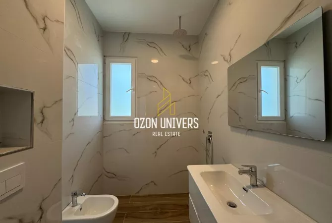 Shtepi ne shitje Apartament ne Tirane, 6+1, Mobilimi Bosh, pa mobiluar, Pagesa 730,000  Euro.