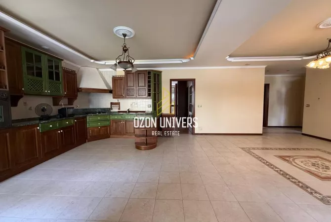 Shtepi ne shitje Apartament ne Tirane, 2+1, Mobilimi Pjeserisht e mobiluar, Pagesa 350,000  Euro.