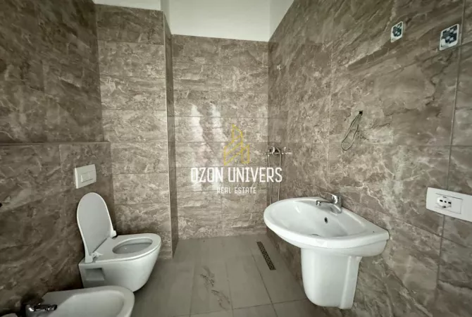 Shtepi me qera Apartament ne Tirane, 3+1, Mobilimi Bosh, pa mobiluar, Pagesa 1,000  Euro.