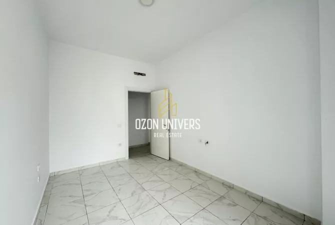 Shtepi me qera Apartament ne Tirane, 3+1, Mobilimi Bosh, pa mobiluar, Pagesa 1,000  Euro.