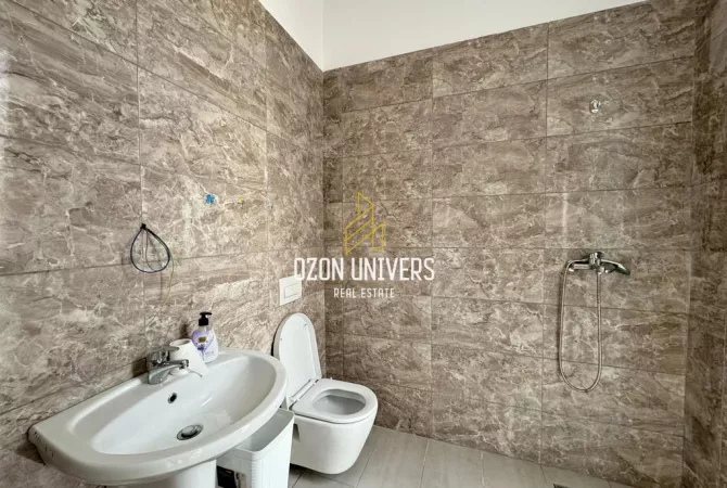 Shtepi me qera Apartament ne Tirane, 3+1, Mobilimi Bosh, pa mobiluar, Pagesa 1,000  Euro.