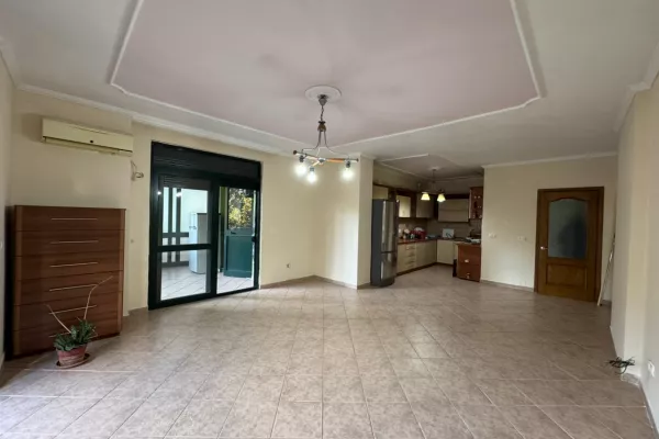 Apartament 3+1+2 me qira për biznes tek Ish Ekspozita!