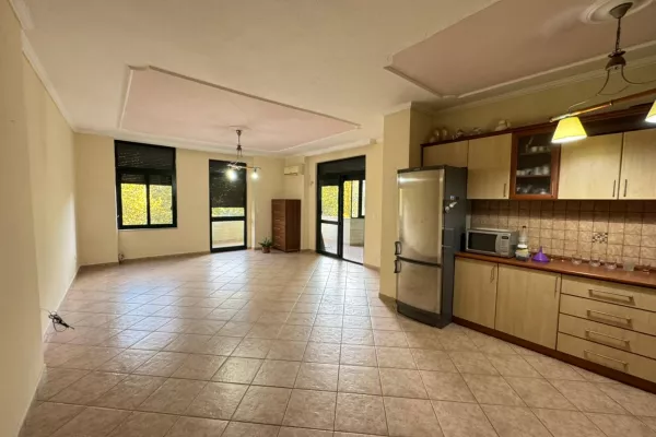 Shtepi me qera Apartament ne Tirane, 3+1, Mobilimi E mobiluar, Pagesa 110,000  Leke.