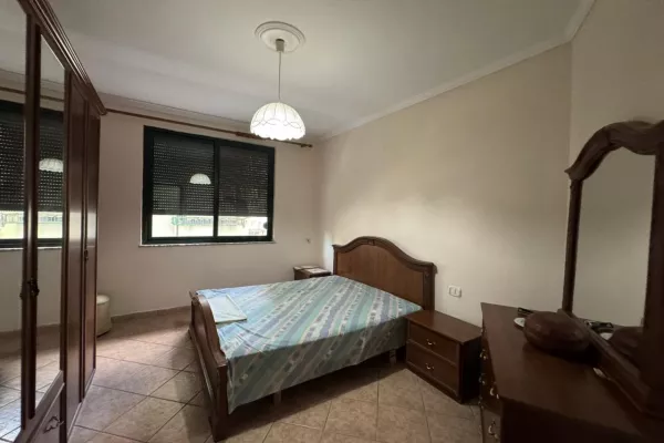 Shtepi me qera Apartament ne Tirane, 3+1, Mobilimi E mobiluar, Pagesa 110,000  Leke.