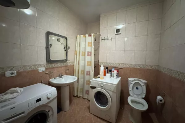 Shtepi me qera Apartament ne Tirane, 3+1, Mobilimi E mobiluar, Pagesa 110,000  Leke.