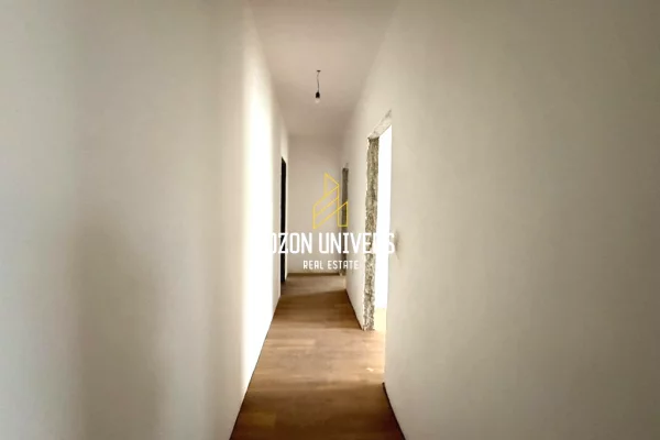 Shtepi ne shitje Apartament ne Tirane, 2+1, Mobilimi Bosh, pa mobiluar, Pagesa 128,000  Euro.