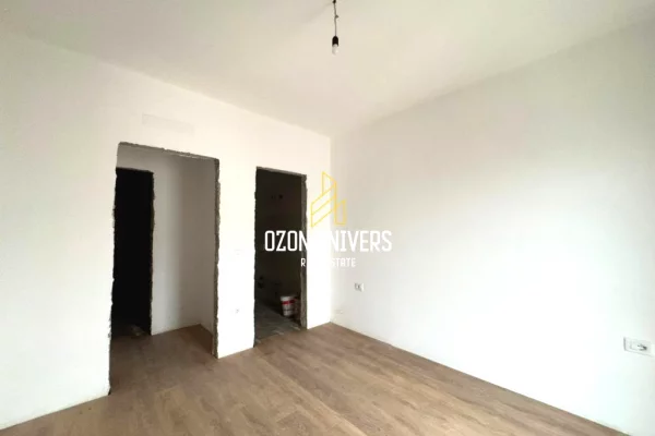 Shtepi ne shitje Apartament ne Tirane, 2+1, Mobilimi Bosh, pa mobiluar, Pagesa 128,000  Euro.