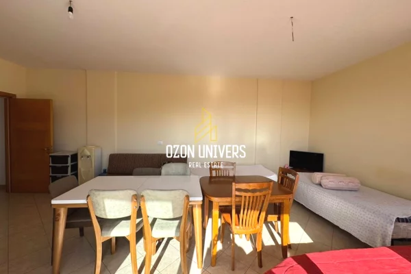 Shtepi ne shitje Apartament ne Tirane, 1+1, Mobilimi Pjeserisht e mobiluar, Pagesa 117,840  Euro.