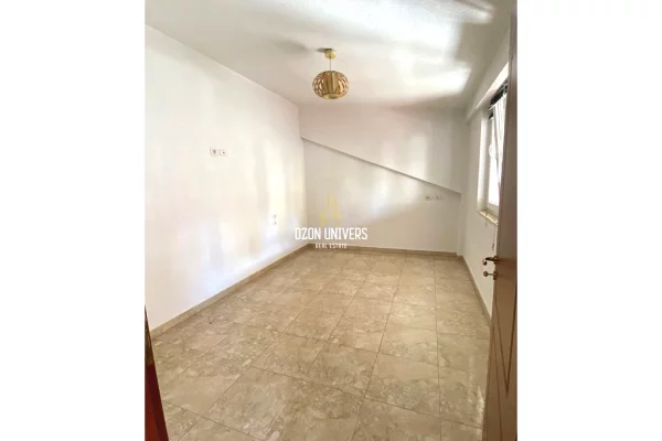 Shtepi ne shitje Apartament ne Tirane, 3+1, Mobilimi Pjeserisht e mobiluar, Pagesa 666,000  Euro.