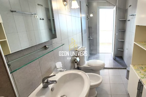 Shtepi ne shitje Apartament ne Tirane, 3+1, Mobilimi Pjeserisht e mobiluar, Pagesa 666,000  Euro.