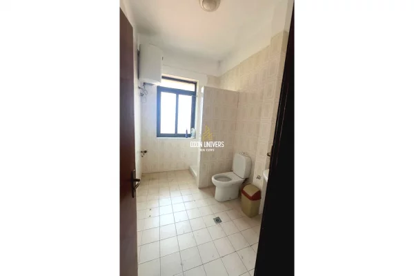 Ambient biznesi per qira tek Rruga e Kavajes, Qender!