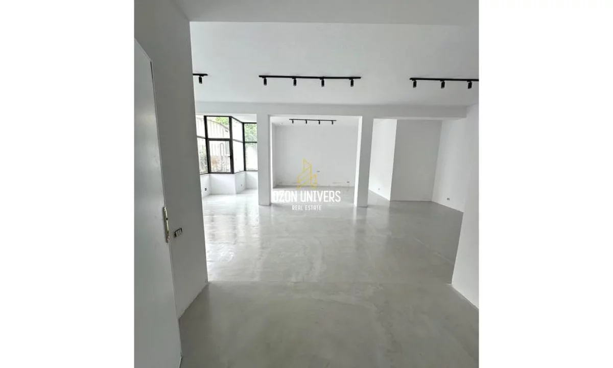 Ambient biznesi per qira tek Rruga e Kavajes, Qender!