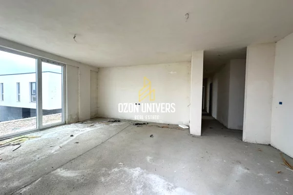 Shtepi ne shitje Apartament ne Tirane, 3+1, Mobilimi Bosh, pa mobiluar, Pagesa 270,770  Euro.