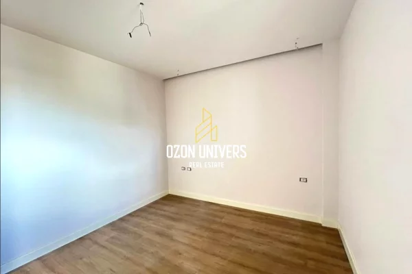 Shtepi ne shitje Apartament ne Tirane, 2+1, Mobilimi Bosh, pa mobiluar, Pagesa 250,000  Euro.