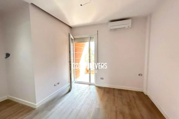 Shtepi ne shitje Apartament ne Tirane, 2+1, Mobilimi Bosh, pa mobiluar, Pagesa 250,000  Euro.