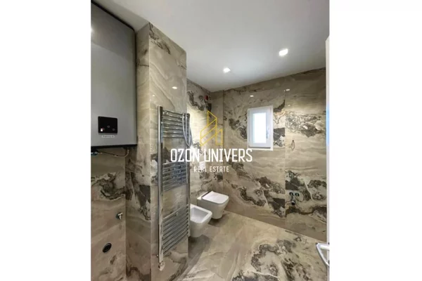 Shtepi ne shitje Apartament ne Tirane, 2+1, Mobilimi Bosh, pa mobiluar, Pagesa 250,000  Euro.