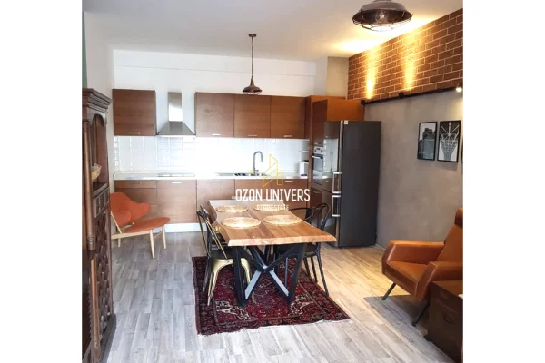 Shtepi ne shitje Apartament ne Tirane, 2+1, Mobilimi E mobiluar, Pagesa 250,000  Euro.