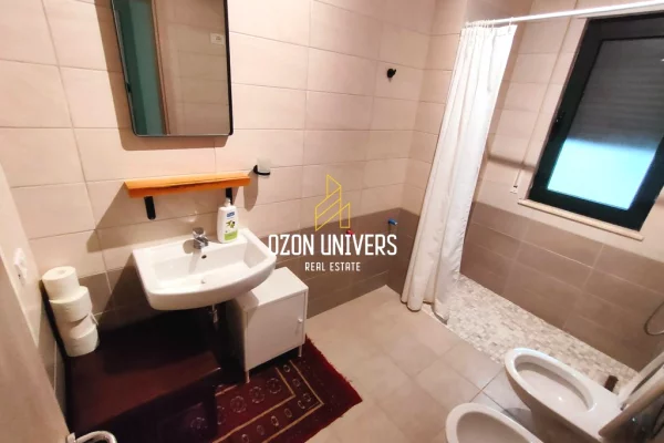 Shtepi ne shitje Apartament ne Tirane, 2+1, Mobilimi E mobiluar, Pagesa 250,000  Euro.