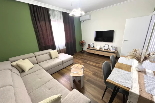 Apartament 2+1 për qira tek Sheshi Wilson !