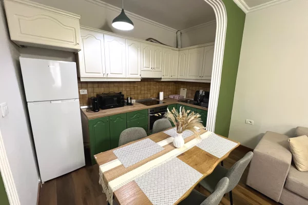 Shtepi me qera Apartament ne Tirane, 2+1, Mobilimi E mobiluar, Pagesa 85,000  Leke.