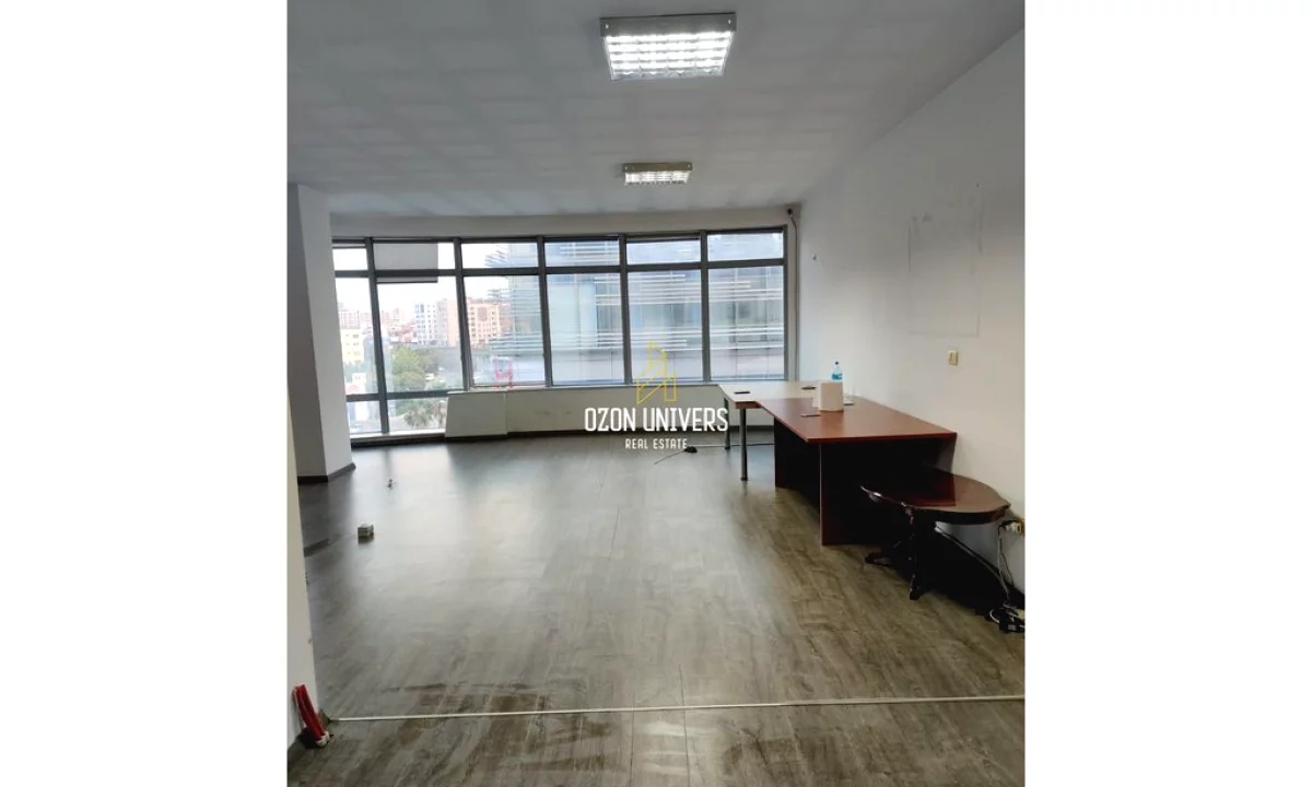 Ambient biznesi per qira perballe Casa Italia-s , Kthesa e Kamzes!