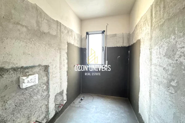 Shtepi ne shitje Apartament ne Tirane, 2+1, Mobilimi Bosh, pa mobiluar, Pagesa 194,633  Euro.