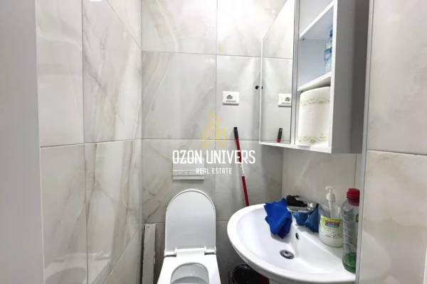 Ambient biznesi per qira, buze rruges kryesore ne Myslym Shyr!