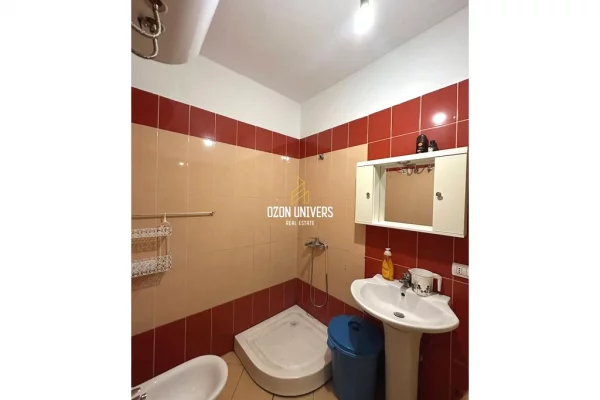 Shtepi me qera Apartament ne Tirane, 1+1, Mobilimi Pjeserisht e mobiluar, Pagesa 350  Euro.