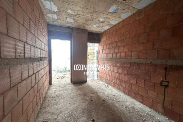 Shtepi ne shitje Apartament ne Tirane, 1+1, Mobilimi Bosh, pa mobiluar, Pagesa 115,920  Euro.