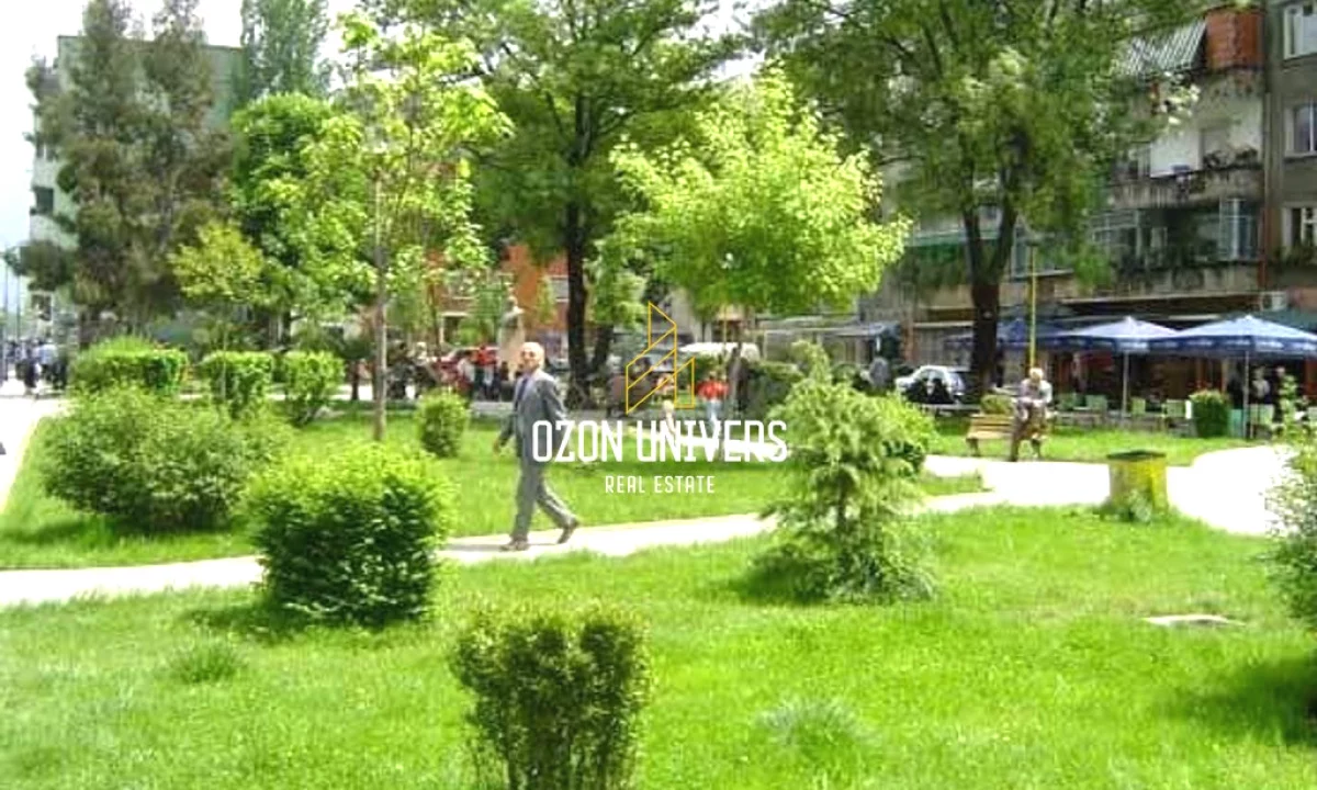 Ambient biznesi per qira Prane Lulishtes Cajupi, perballe Ish Ekspozites!