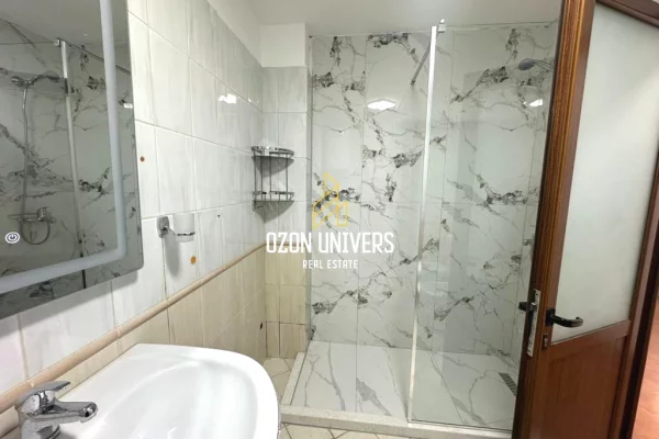 Shtepi me qera Apartament ne Tirane, 2+1, Mobilimi Bosh, pa mobiluar, Pagesa 60,000  Leke.