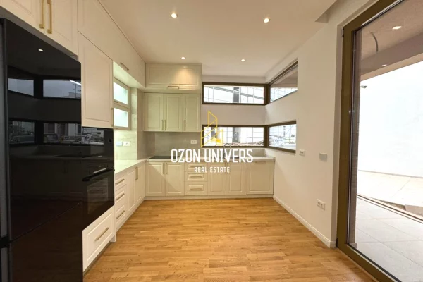 Villa di lusso in affitto a Tirana 5+1, SemiArredato