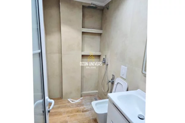 Shtepi ne shitje Apartament ne Tirane, 1+1, Mobilimi Bosh, pa mobiluar, Pagesa 115,000  Euro.