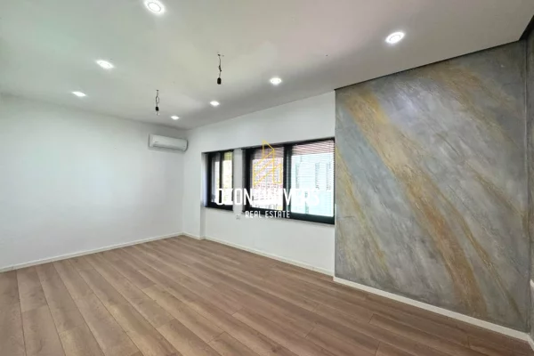 Apartament 2+1 me qira per biznes ne Bllok!