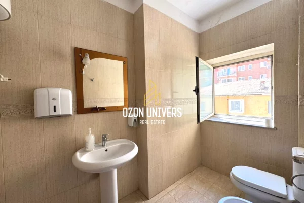 Apartament 2+1 me qira per biznes ne Bllok!